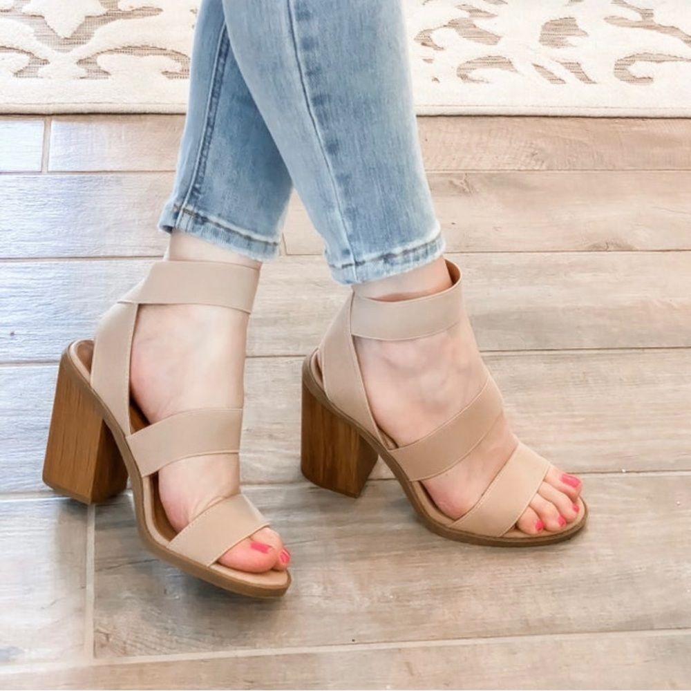 𝅺Block Heeled Sandals  